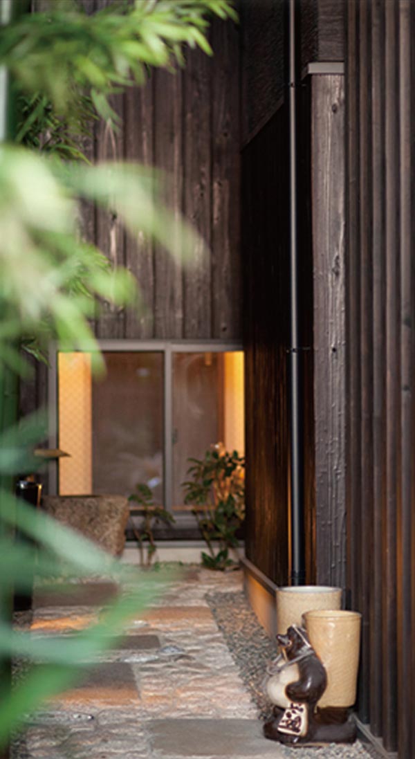 夜のライトアップ＆昼のクラシック感を