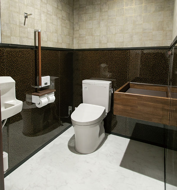 滋賀県愛知郡愛荘町こがね「別邸らいせ」店内写真　トイレもバリアフリーで安心